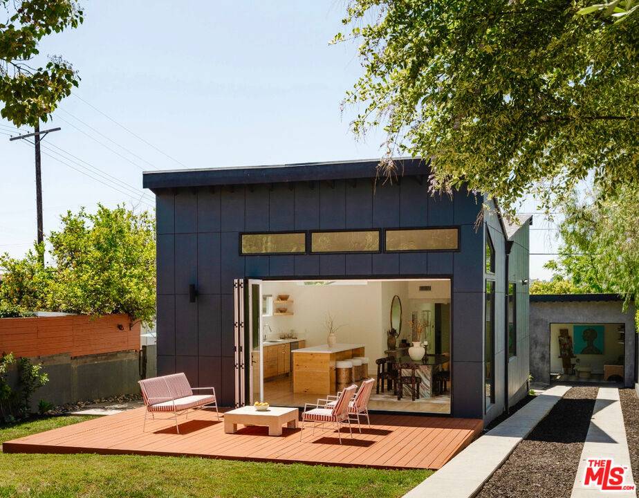 Los Angeles, CA 90042,5062 Coringa DR
