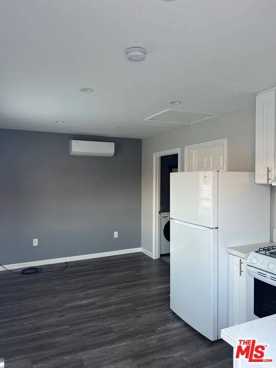 Reseda, CA 91335,17805 Lanark ST