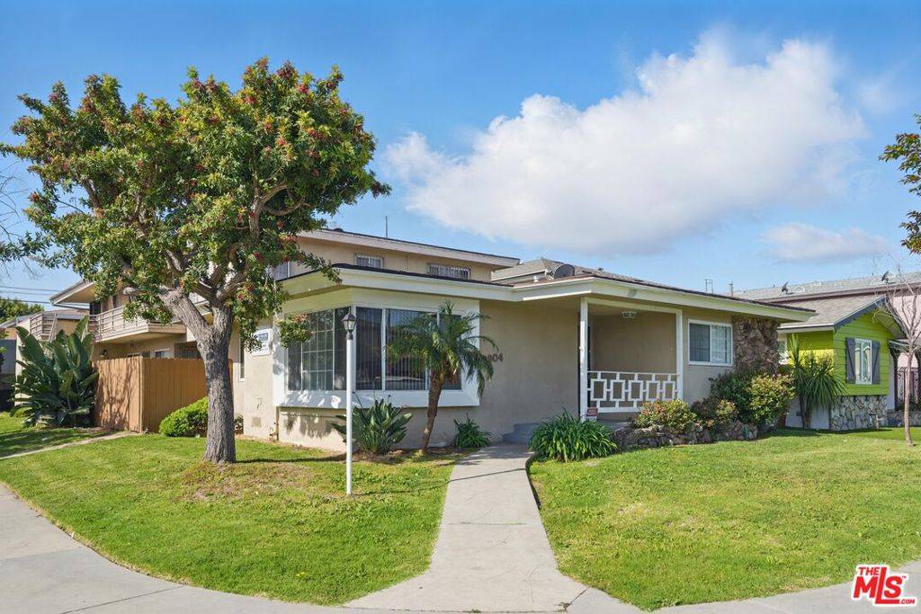 Gardena, CA 90249,2904 W 141st PL