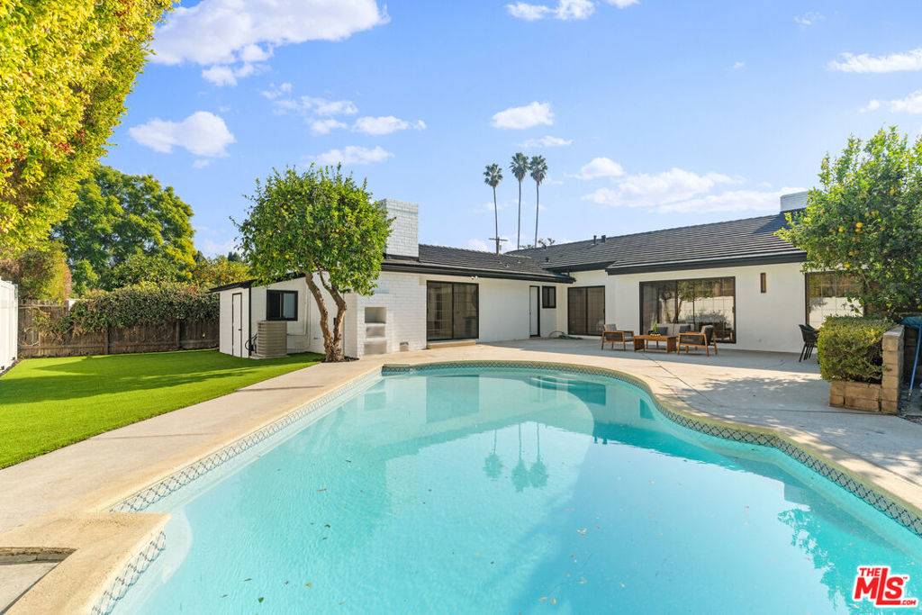Encino, CA 91436,16517 Hartsook ST