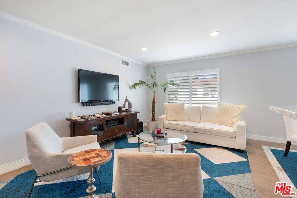 Santa Monica, CA 90403,933 11th ST #21