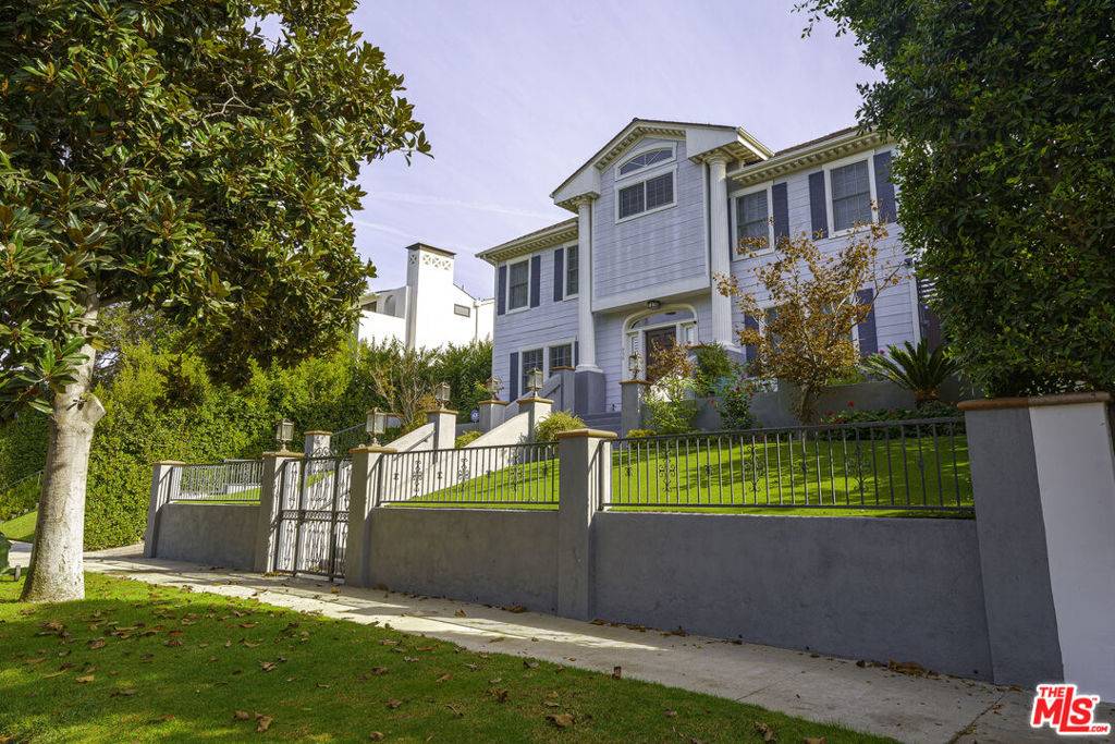 Los Angeles, CA 90019,950 S Longwood AVE