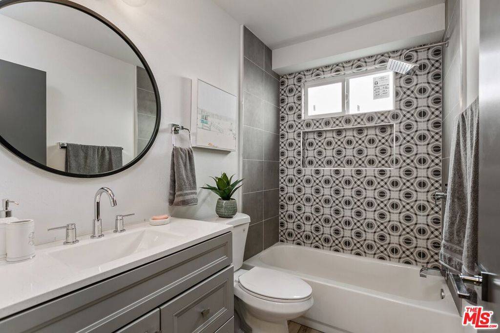Van Nuys, CA 91406,6640 Woodley AVE #218