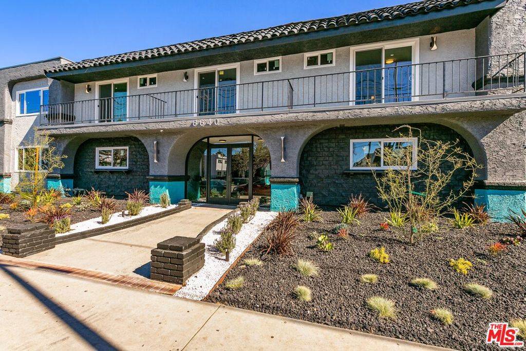 Van Nuys, CA 91406,6640 Woodley AVE #218