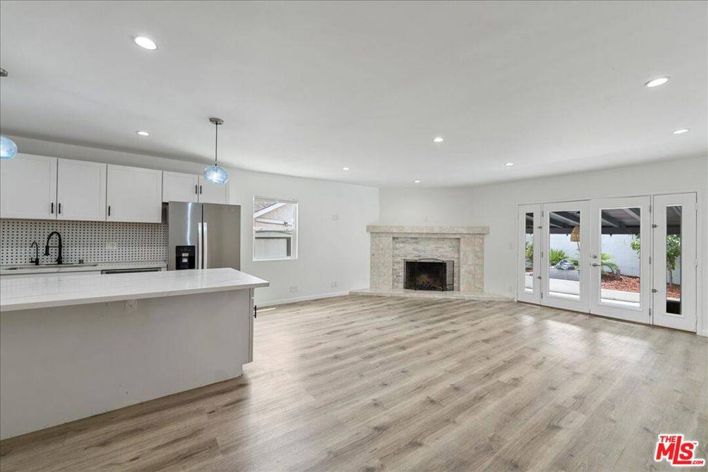 Reseda, CA 91335,7241 Donna AVE