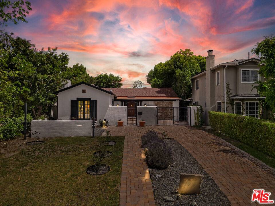 Los Angeles, CA 90064,10355 Dunleer DR