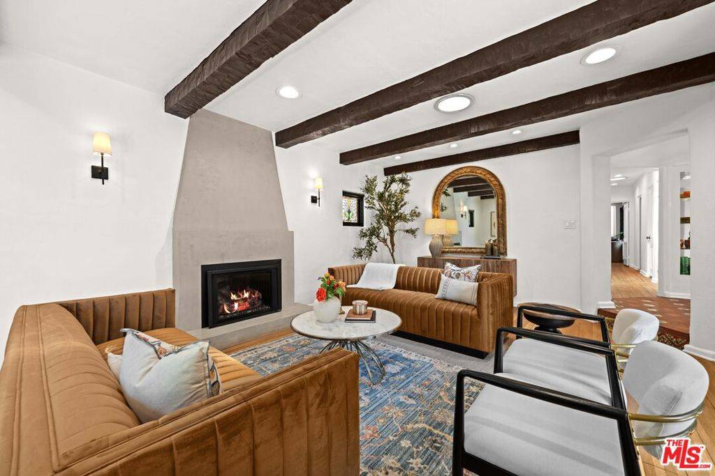 Los Angeles, CA 90064,10355 Dunleer DR