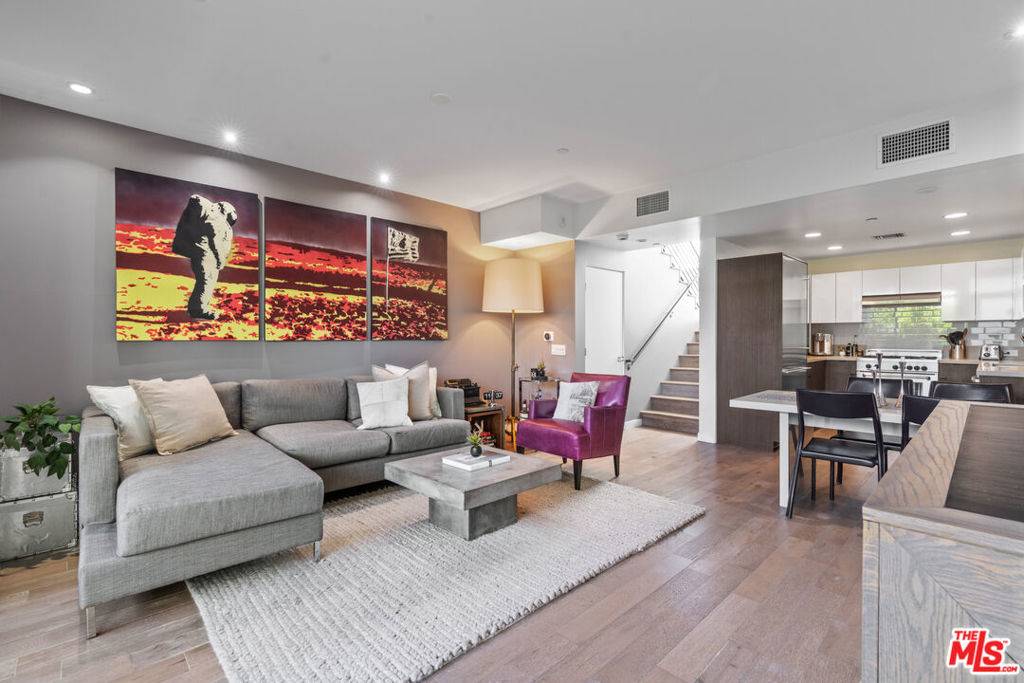 West Hollywood, CA 90046,944 N Stanley AVE #2
