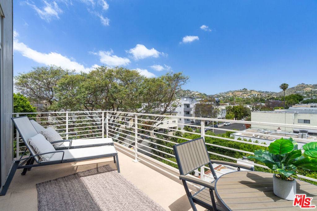 West Hollywood, CA 90046,944 N Stanley AVE #2