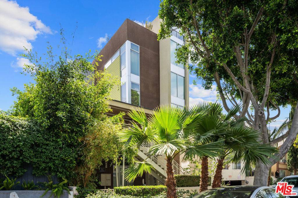 West Hollywood, CA 90046,944 N Stanley AVE #2