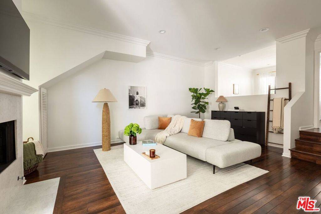 West Hollywood, CA 90048,136 S Clark DR #2