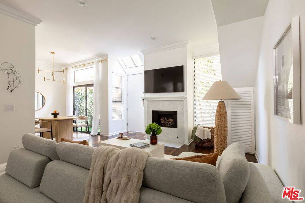 West Hollywood, CA 90048,136 S Clark DR #2