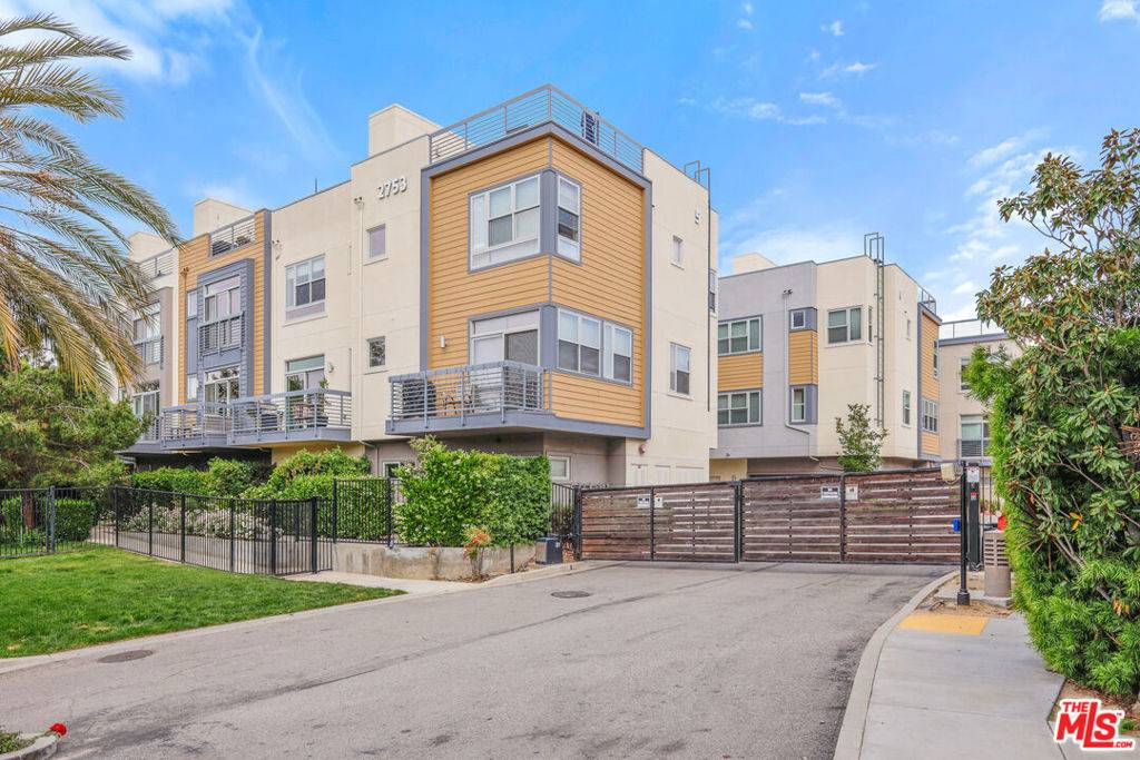 Los Angeles, CA 90039,2753 Waverly DR #1003