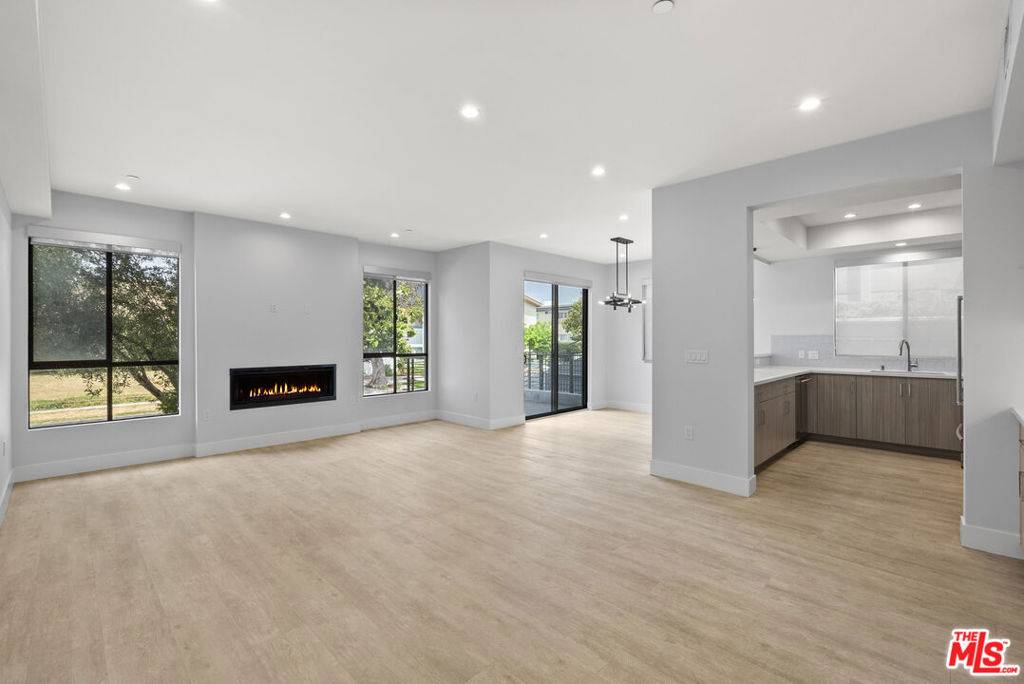 Los Angeles, CA 90035,5955 Saturn ST #102