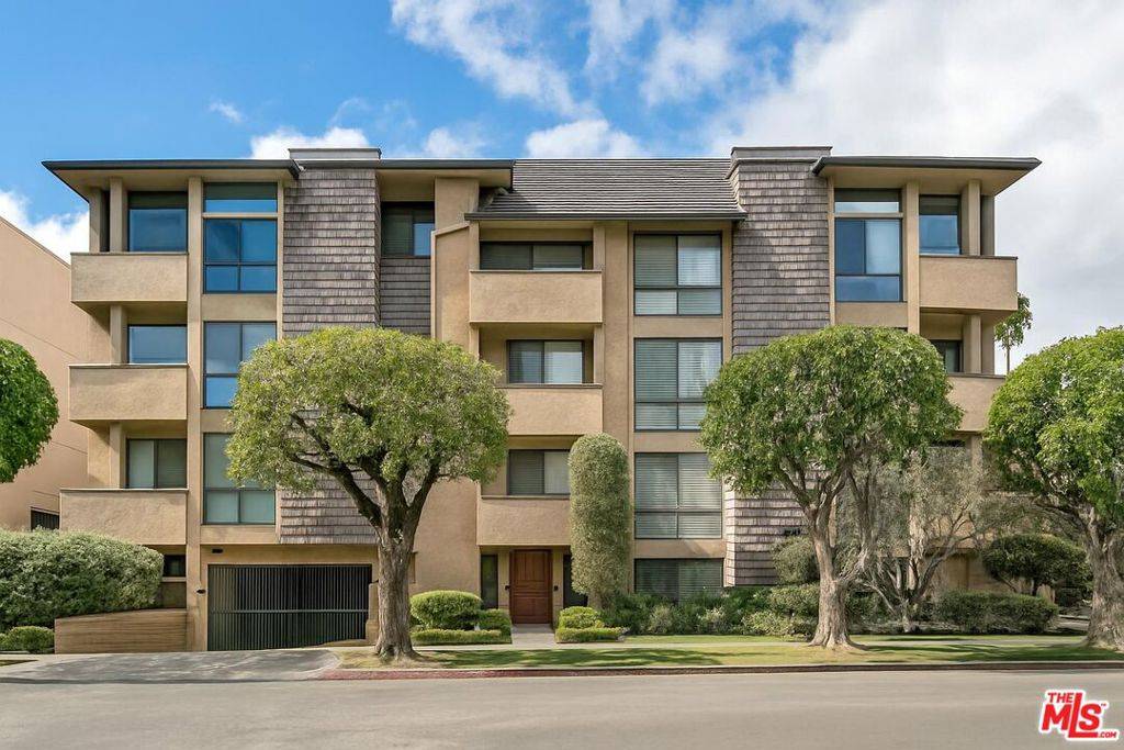 Los Angeles, CA 90064,2307 Fox Hills DR #201