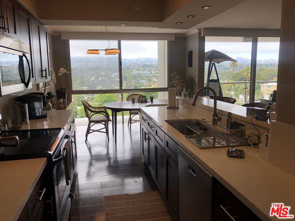 Santa Monica, CA 90402,201 OCEAN AVE #1010B