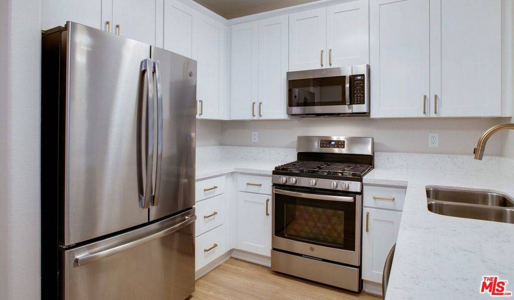 Los Angeles, CA 90036,348 S Hauser BLVD #5-107