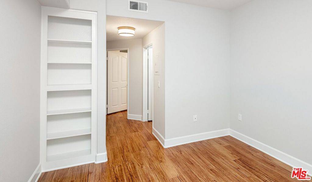 Los Angeles, CA 90036,348 S Hauser BLVD #5-107