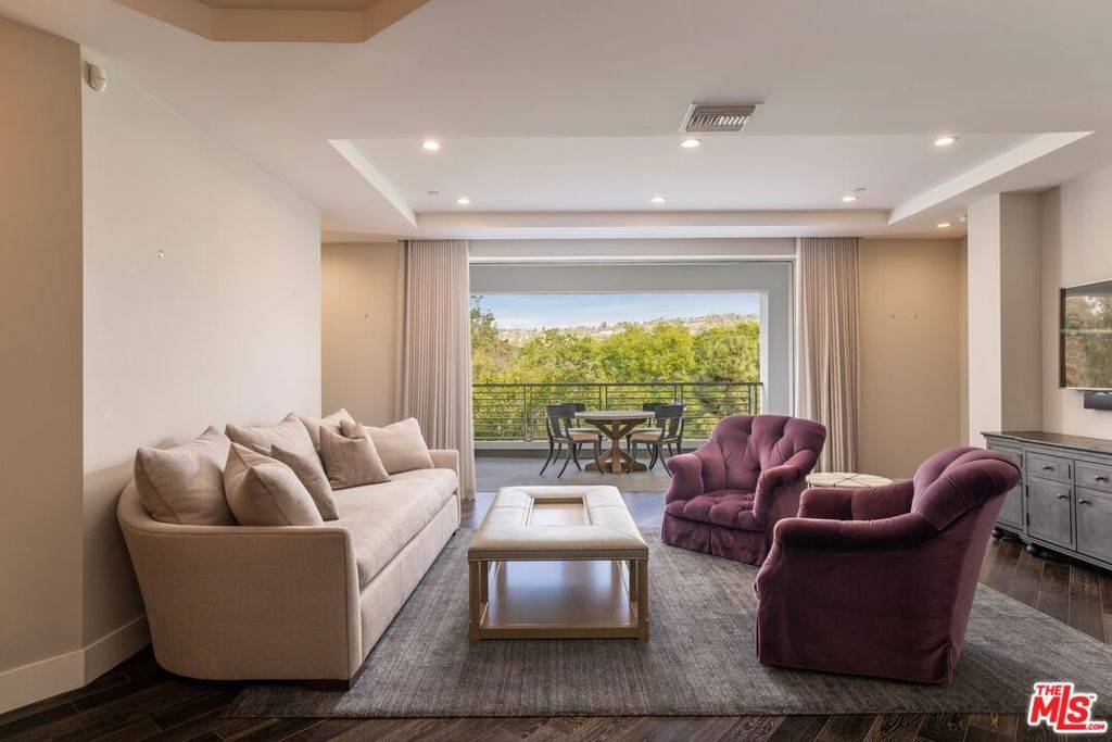 Beverly Hills, CA 90210,460 N Palm DR #403