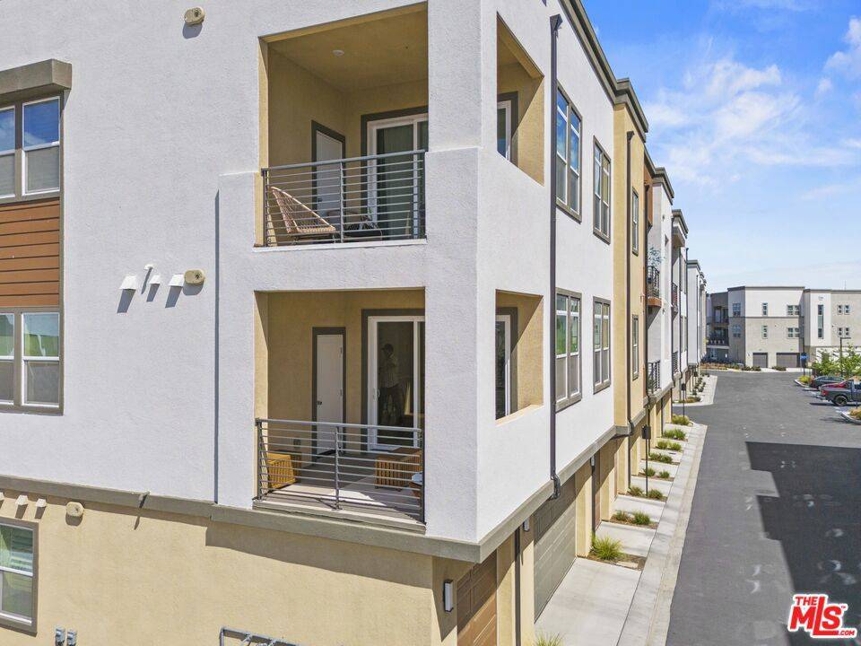 Valencia, CA 91381,26973 Prospector RD #204