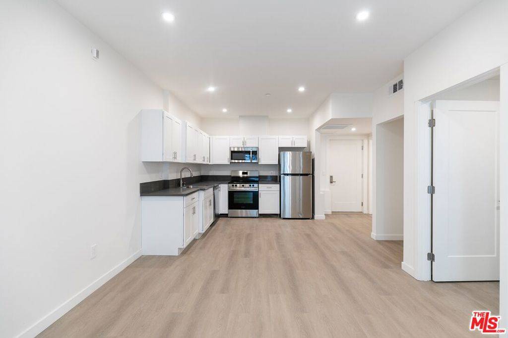 Los Angeles, CA 90029,1227 N Berendo ST ##202
