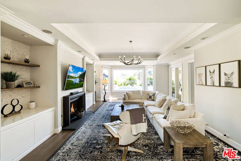 Calabasas, CA 91302,5325 Collingwood CIR