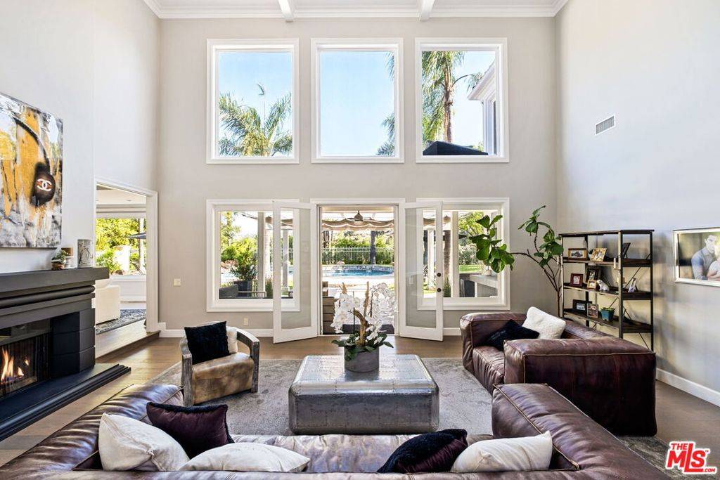 Calabasas, CA 91302,5325 Collingwood CIR