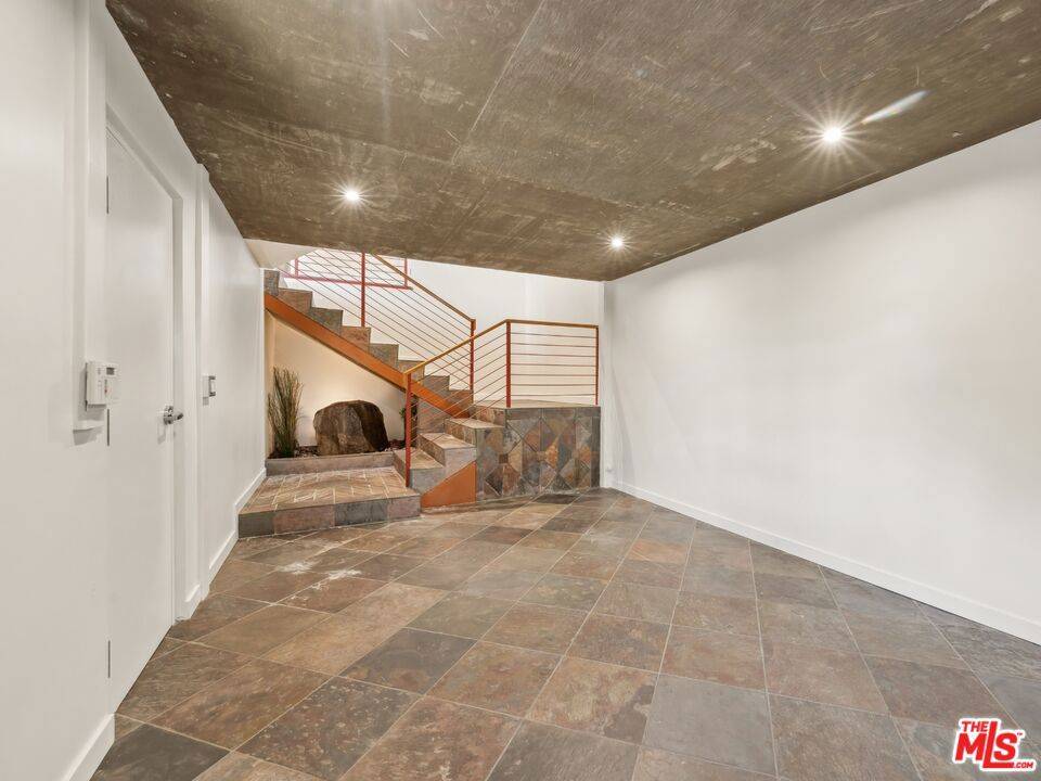 Los Angeles, CA 90039,2222 Bancroft AVE