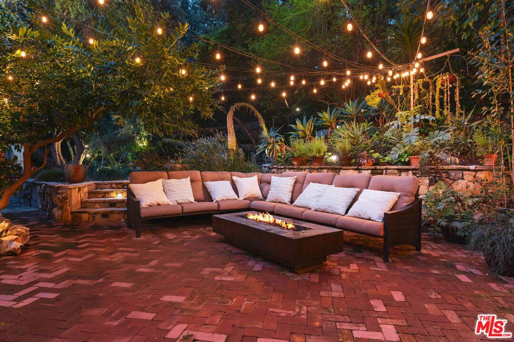 Woodland Hills, CA 91364,5045 Oakdale AVE
