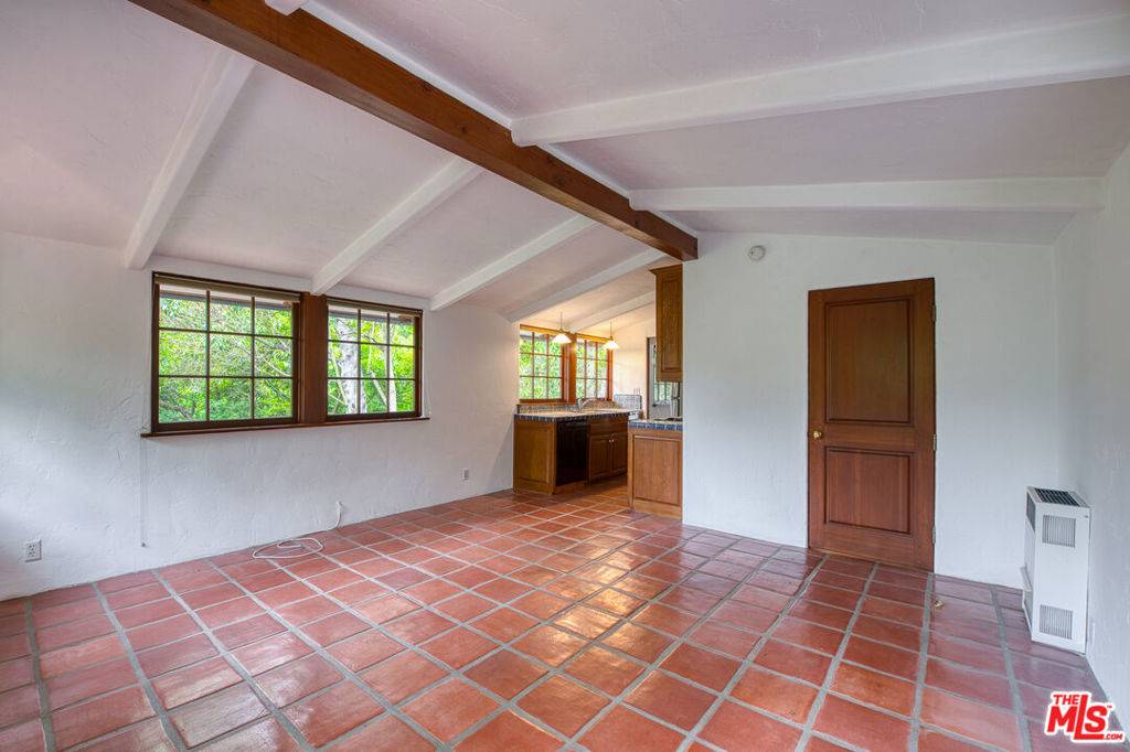Los Angeles, CA 90077,10427 Quito LN