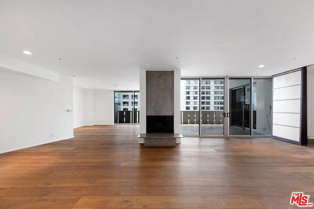 Los Angeles, CA 90024,10375 Wilshire BLVD #8F
