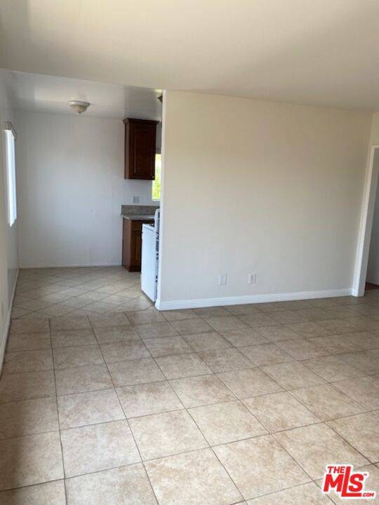 Los Angeles, CA 90016,5426 Blackwelder ST #4