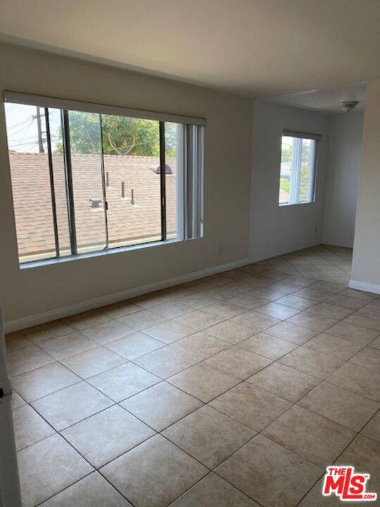 Los Angeles, CA 90016,5426 Blackwelder ST #4