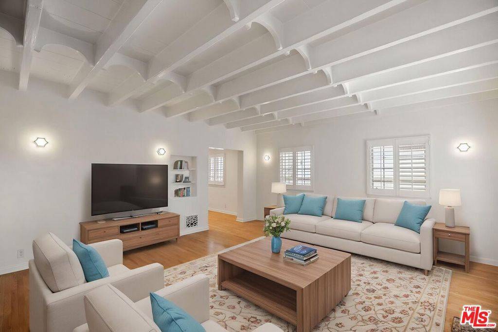 Beverly Hills, CA 90211,329 N Swall DR