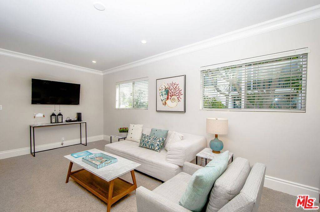 Santa Monica, CA 90405,2101 OCEAN AVE #18