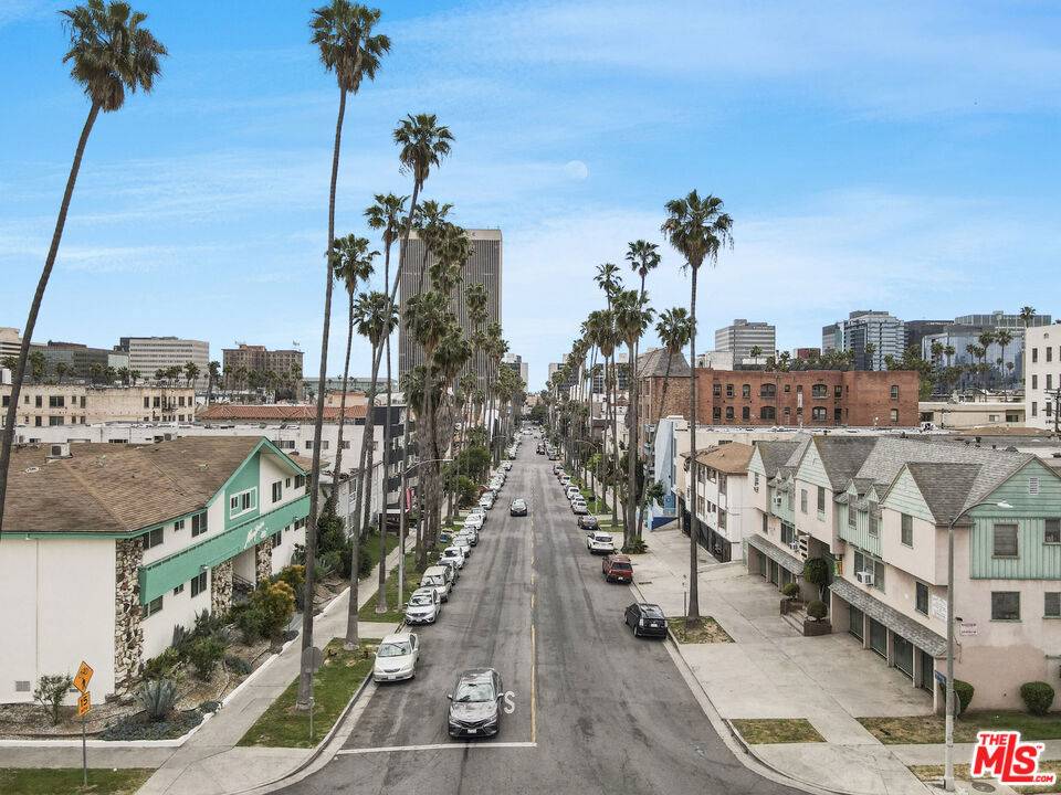 Los Angeles, CA 90020,400 S Mariposa AVE