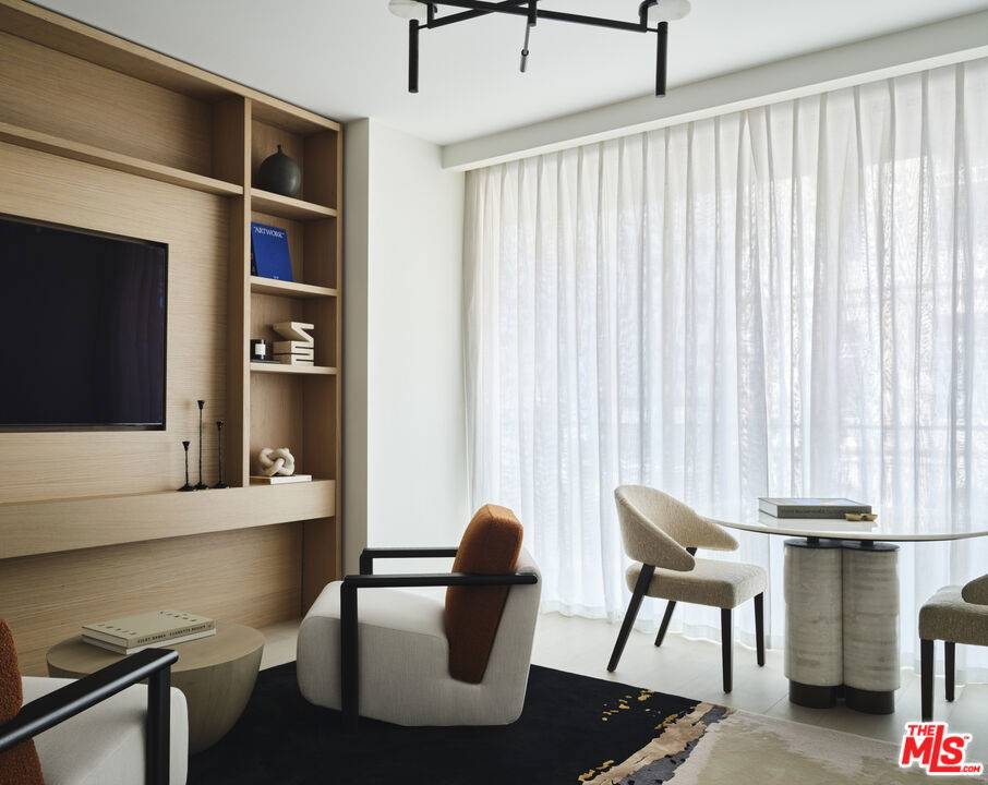 Beverly Hills, CA 90212,9200 Wilshire Blvd #202E