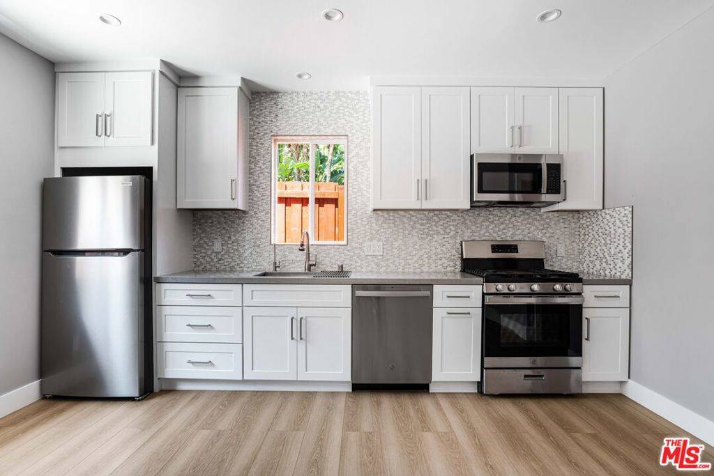 Woodland Hills, CA 91364,21303 Celes ST