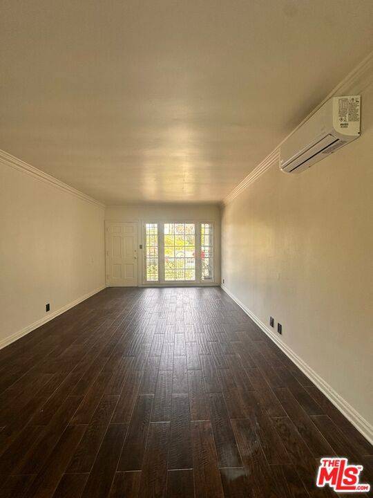 Los Angeles, CA 90004,4950 Beverly BLVD #4954 1/2