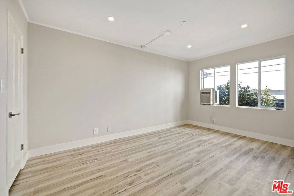 Beverly Hills, CA 90212,121 S Crescent DR #E