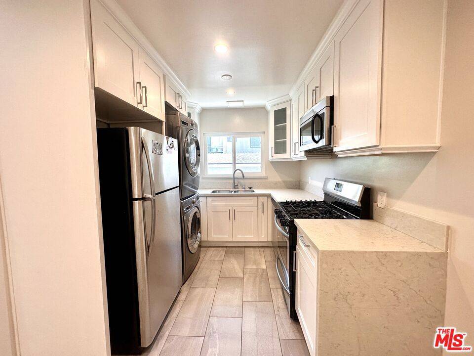 Los Angeles, CA 90035,1051 S Sherbourne DR #5