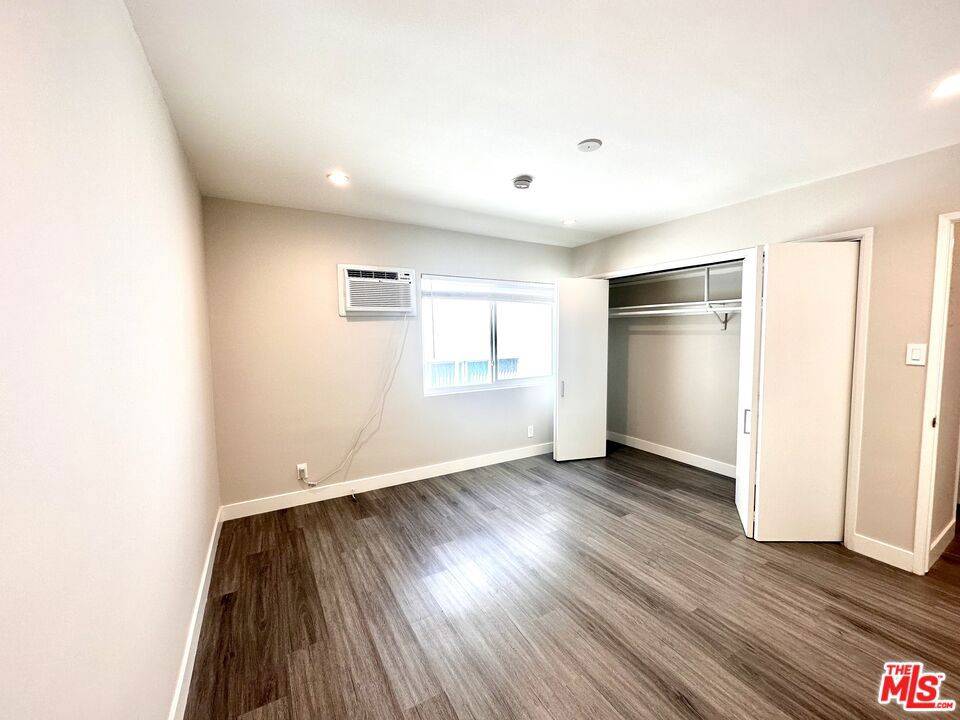 Los Angeles, CA 90035,1051 S Sherbourne DR #5