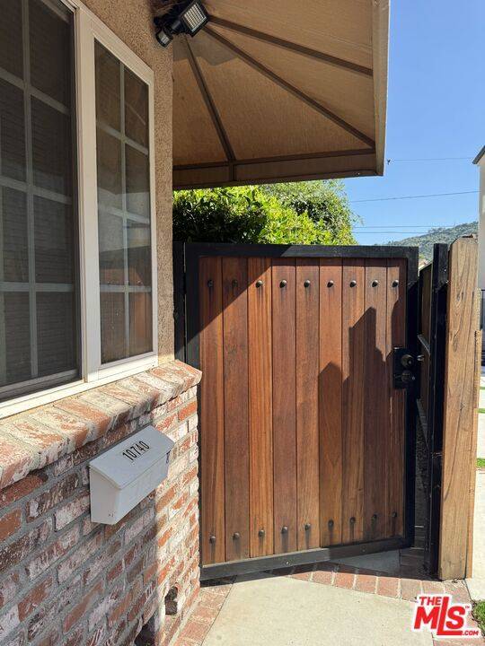 Studio City, CA 91602,10740 Aqua Vista ST