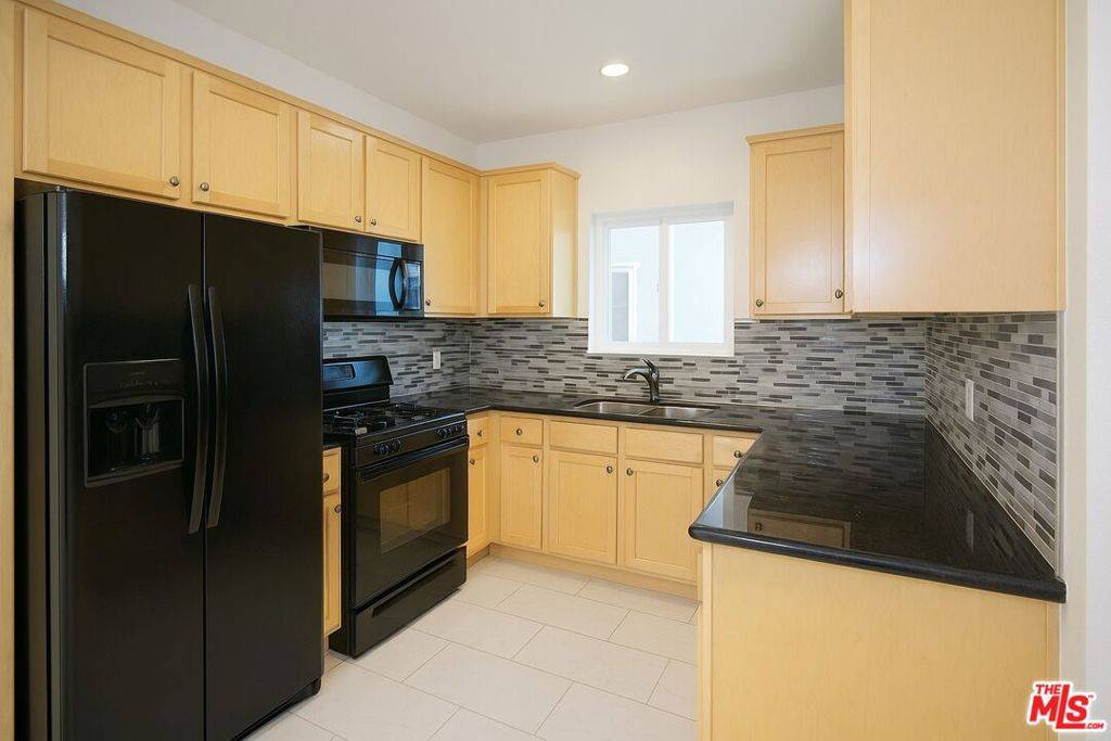 North Hollywood, CA 91605,12132 Hart ST #201