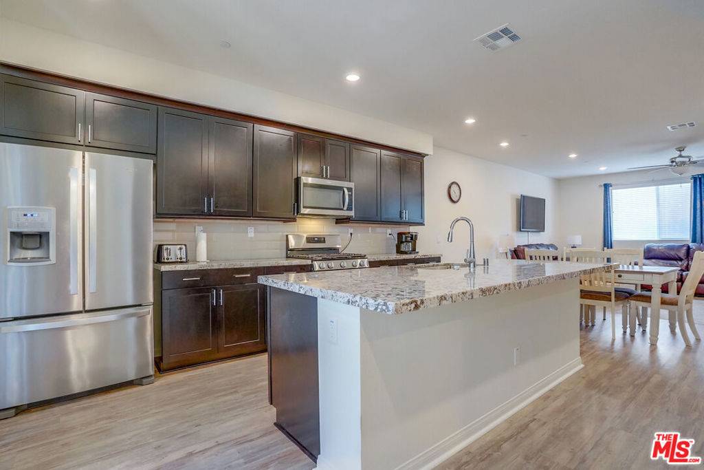 Winnetka, CA 91306,20619 Oakglen LN