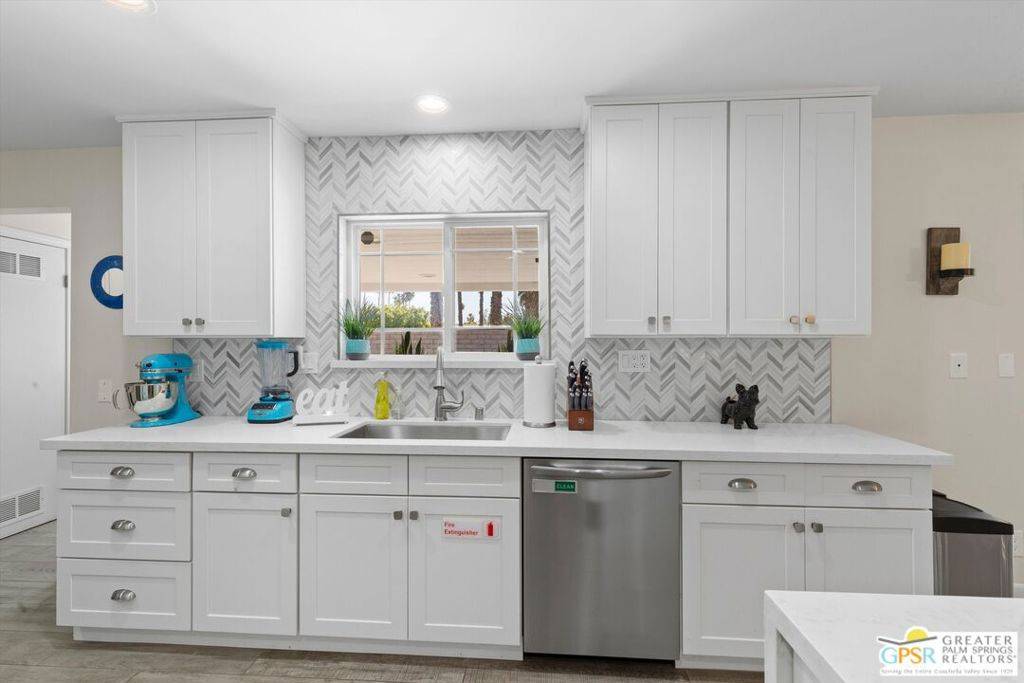 1186 S San Joaquin DR Palm Springs, CA 92264