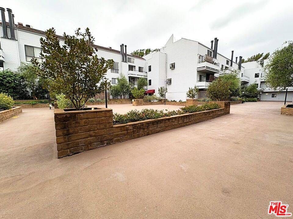 Sherman Oaks, CA 91423,13331 Moorpark ST #334