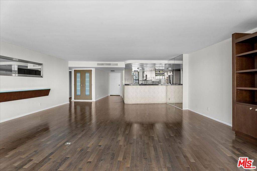 Marina Del Rey, CA 90292,4267 Marina City DR #900