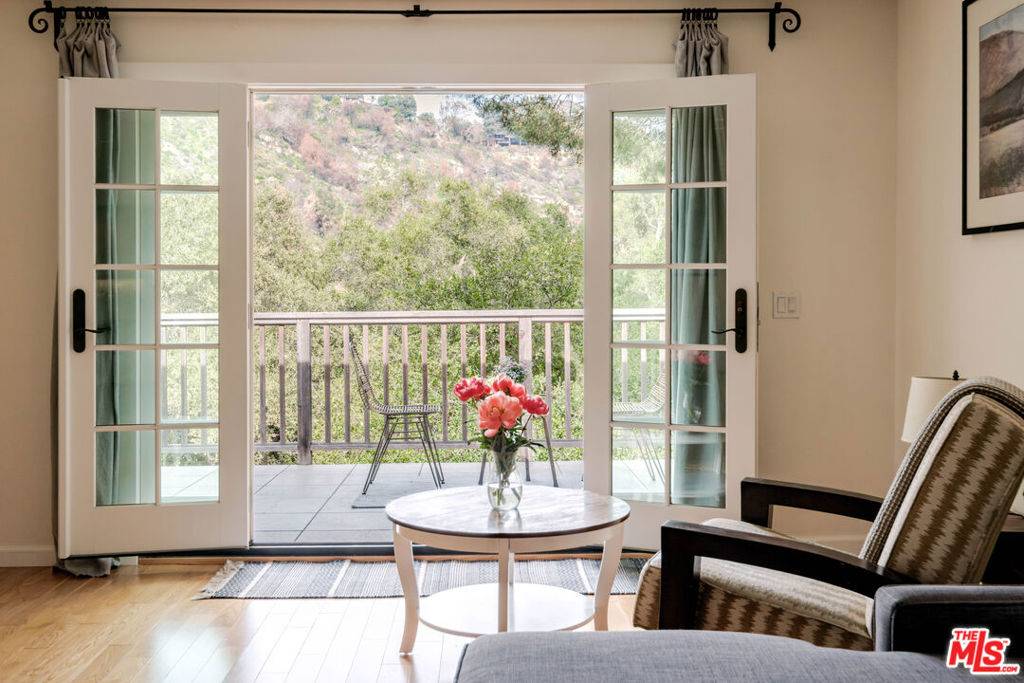 Topanga, CA 90290,502 Fernwood Pacific DR