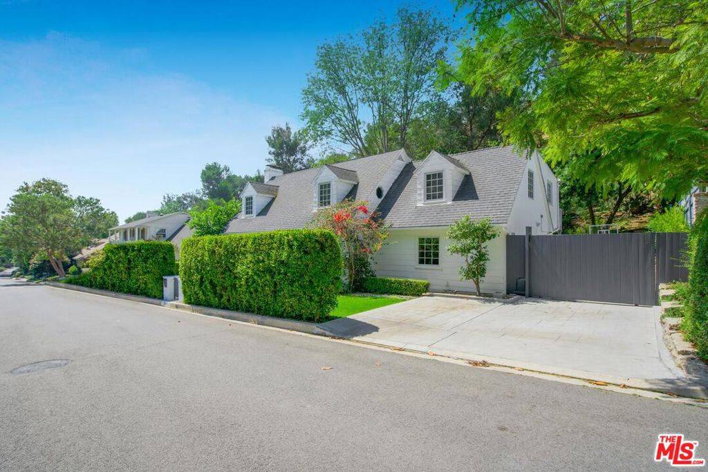 Los Angeles, CA 90049,501 Cascada WAY